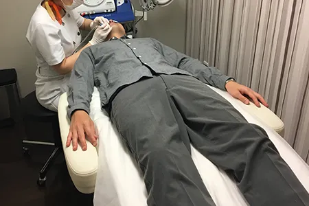 まとめ｜日焼けは非推奨。隠すならメイク、根本改善は脱毛