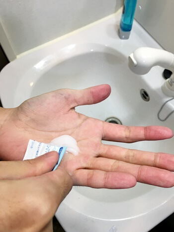 乳液を塗ってアフターケアを行う